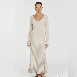 DISSH REIGN STONE SLEEVED KNIT DRESS. Size M